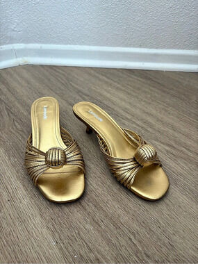 Larroude Valerie Mule in gold US 5.5